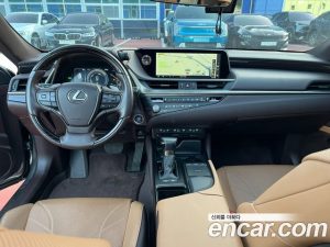 Lexus ES Luxury 2021 года из Южной Кореи