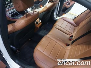 Mercedes-Benz E-Class E220d 4MATIC Avantgarde 2021 года из Южной Кореи
