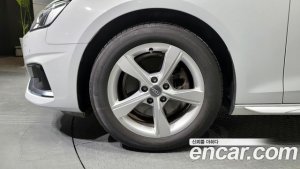Audi A4 35 TDI 2021 года из Южной Кореи