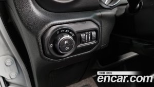 Jeep Wrangler 2.0 Overland Unlimited Top 4Door 80th Anniversary Edition 2021 года из Южной Кореи