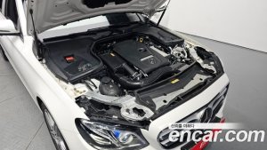Mercedes-Benz E-Class E300 4MATIC AMG Line 2020 года из Южной Кореи