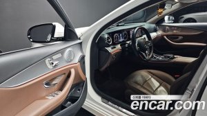 Mercedes-Benz E-Class E300 4MATIC AMG Line 2020 года из Южной Кореи