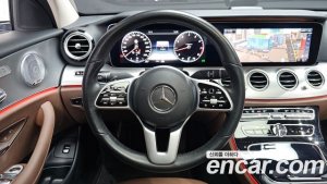 Mercedes-Benz E-Class E300 4MATIC AMG Line 2020 года из Южной Кореи