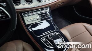 Mercedes-Benz E-Class E300 4MATIC AMG Line 2020 года из Южной Кореи