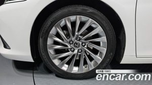 Lexus ES Luxury Plus 2020 года из Южной Кореи