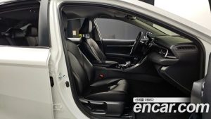 Toyota Camry 2.5 LE HYBRID 2020 года из Южной Кореи