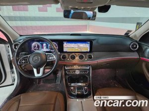 Mercedes-Benz E-Class E300 4MATIC AMG Line 2020 года из Южной Кореи