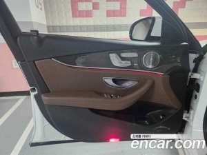 Mercedes-Benz E-Class E300 4MATIC AMG Line 2020 года из Южной Кореи