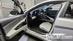 Hyundai AVANTE Inspiration 2021 года из Южной Кореи