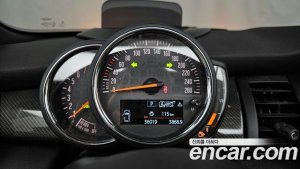 Mini Cooper Convertible DEFAULT 2020 года из Южной Кореи