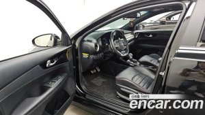 Kia K3 5Door GT Signature 2021 года из Южной Кореи