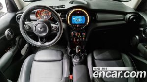 Mini Cooper 5Door DEFAULT 2020 года из Южной Кореи