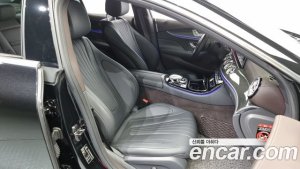 Mercedes-Benz CLS-Class CLS300d AMG Line 2020 года из Южной Кореи