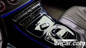 Mercedes-Benz CLS-Class CLS300d AMG Line 2020 года из Южной Кореи