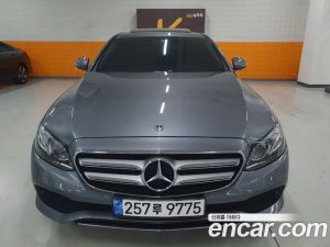 Mercedes-Benz E-Class E220d Avantgarde 2020 года из Южной Кореи