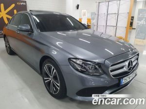 Mercedes-Benz E-Class E220d Avantgarde 2020 года из Южной Кореи