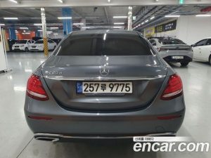 Mercedes-Benz E-Class E220d Avantgarde 2020 года из Южной Кореи