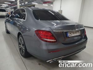 Mercedes-Benz E-Class E220d Avantgarde 2020 года из Южной Кореи