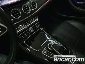Mercedes-Benz E-Class E220d Avantgarde 2020 года из Южной Кореи