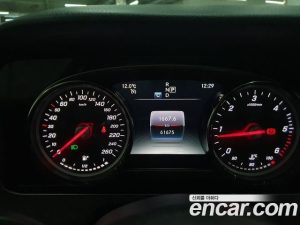Mercedes-Benz E-Class E220d Avantgarde 2020 года из Южной Кореи