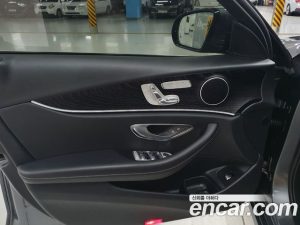 Mercedes-Benz E-Class E220d Avantgarde 2020 года из Южной Кореи
