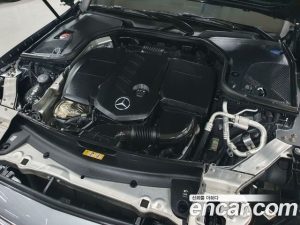 Mercedes-Benz E-Class E220d Avantgarde 2020 года из Южной Кореи
