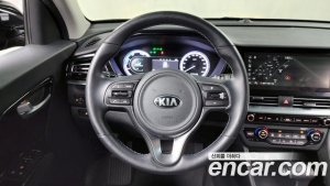 Kia Niro 1.6 HEV 2021 года из Южной Кореи