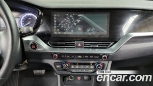Kia Niro 1.6 HEV 2021 года из Южной Кореи