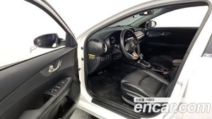 Kia K3 2020 года из Южной Кореи