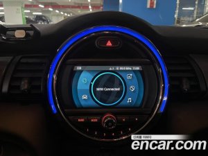 Mini Cooper 5Door DEFAULT 2021 года из Южной Кореи