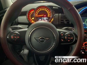 Mini Cooper 5Door DEFAULT 2021 года из Южной Кореи