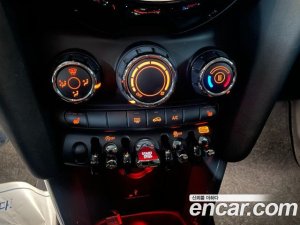 Mini Cooper 5Door DEFAULT 2021 года из Южной Кореи
