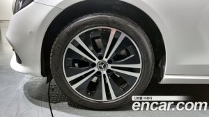 Mercedes-Benz E-Class E220d Avantgarde 2020 года из Южной Кореи