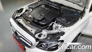 Mercedes-Benz E-Class E220d Avantgarde 2020 года из Южной Кореи