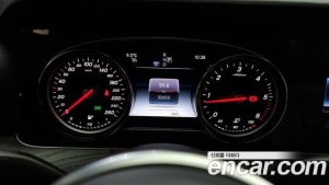 Mercedes-Benz E-Class E220d Avantgarde 2020 года из Южной Кореи