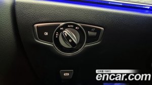 Mercedes-Benz E-Class E220d Avantgarde 2020 года из Южной Кореи