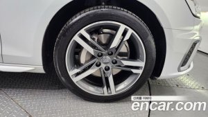 Audi A4 40 TDI 4WD Premium 2020 года из Южной Кореи