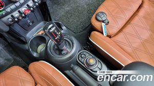 Mini Cooper Convertible DEFAULT 2021 года из Южной Кореи