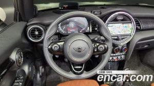 Mini Cooper Convertible DEFAULT 2021 года из Южной Кореи