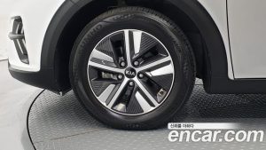 Kia Niro 1.6 HEV 2020 года из Южной Кореи