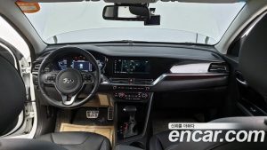 Kia Niro 1.6 HEV 2020 года из Южной Кореи
