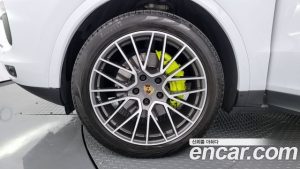 Porsche Cayenne 3.0 E-하이브리드 2020 года из Южной Кореи