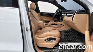 Porsche Cayenne 3.0 E-하이브리드 2020 года из Южной Кореи