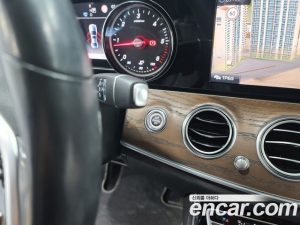 Mercedes-Benz E-Class E220d 4MATIC Exclusive 2020 года из Южной Кореи