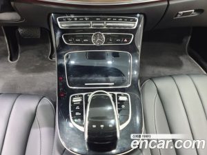 Mercedes-Benz E-Class E220d 4MATIC Exclusive 2020 года из Южной Кореи