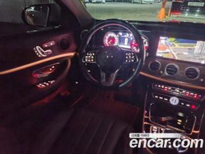 Mercedes-Benz E-Class E220d 4MATIC Exclusive 2020 года из Южной Кореи