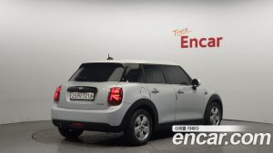 Mini Cooper 5Door DEFAULT 2021 года из Южной Кореи
