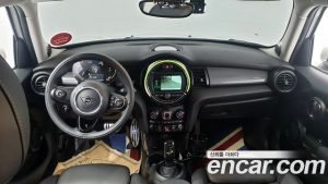 Mini Cooper 5Door DEFAULT 2021 года из Южной Кореи