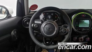 Mini Cooper 5Door DEFAULT 2021 года из Южной Кореи
