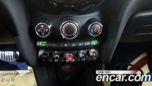 Mini Cooper 5Door DEFAULT 2021 года из Южной Кореи